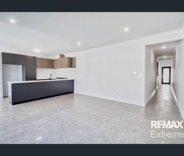 Beautiful 3x2 Near New Townhouse - Photo 6