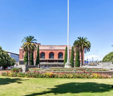 CITY CENTRE. 3 BEDROOM - Photo 3