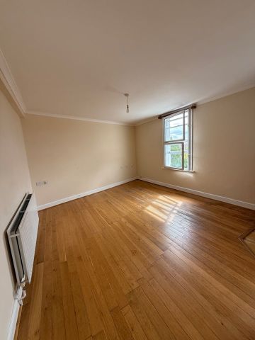 2 Bed Flat, Compton House, BR3 - Photo 2