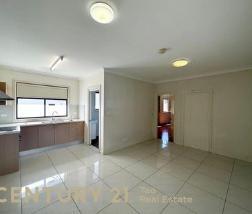 Prime Location & Comfortable Living - Photo 3