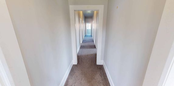 Marton - 4 Bedrooms - Photo 2