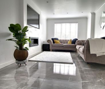 4 bedroom chalet to rent - Photo 2