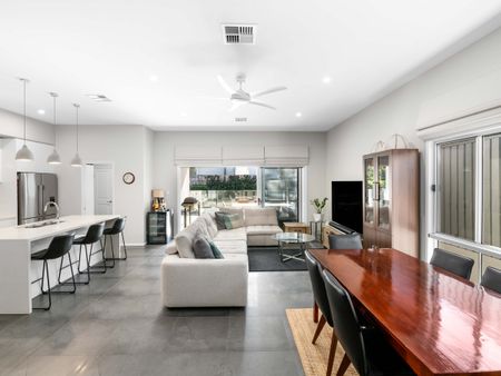 18, Newman Avenue, QLD, Camp Hill - Photo 2