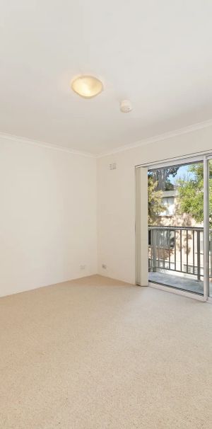 Bright Top Floor Apartment in the Heart of Cremorne - Photo 1