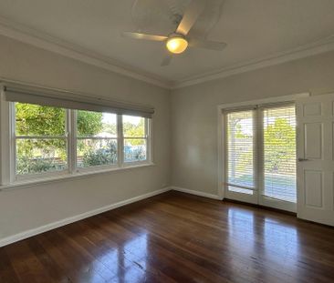 GOREGOUS HOME! - Photo 5