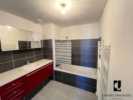 Location Appartement 4 pièces 105m² - Photo 3