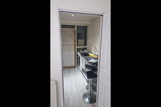 1 Bed Flat, Bureden Way, E11 - Photo 1