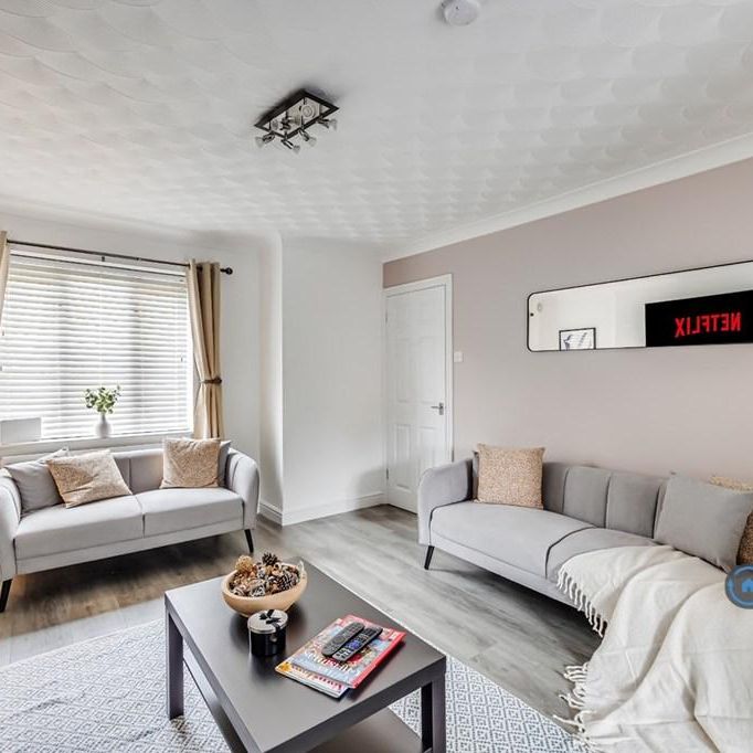 4 bedroom detached house to rent - Photo 1