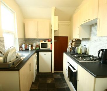 3 Bed - Balmoral Terrace, Heaton - Photo 2