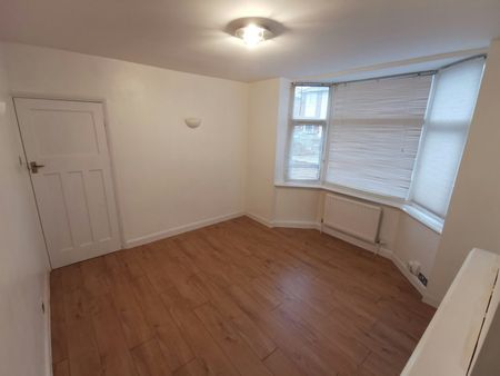 Semi-detached house to rent on - Photo 3