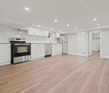 30 Strathgowan Avenue #Lower - Photo 2