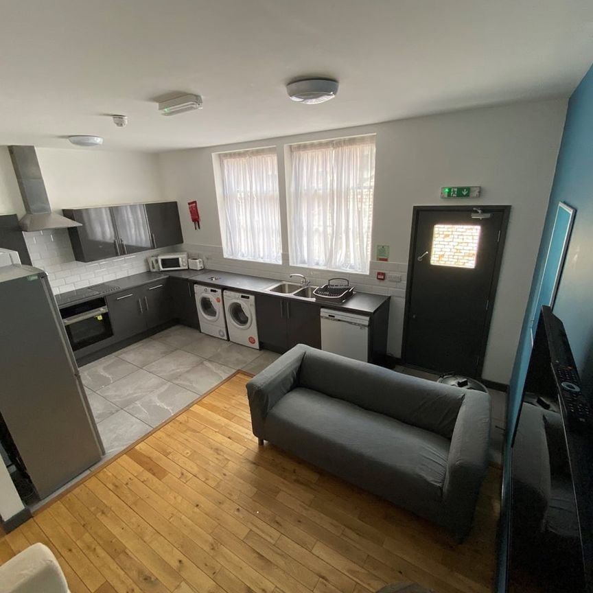 Room in a Shared Flat, Slater Street, L1 - Photo 1