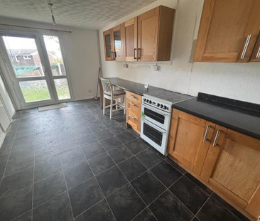 3 bedroom end of terrace house to rent - Photo 4