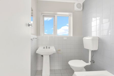 Right in the thick of the action - Photo 4