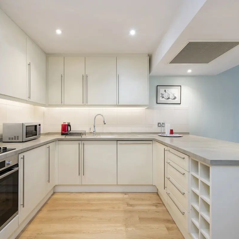 1 bedroom flat in London - Photo 1