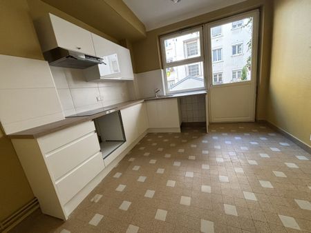 Location Appartement 4 pièces 117m² LYON 7ème - Photo 5
