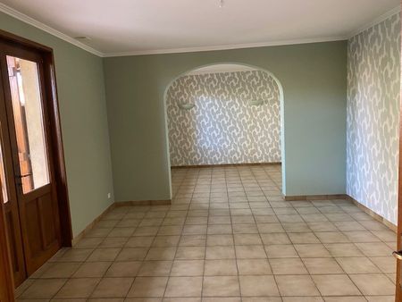 Location Maison 4 pièces 109m² MONTREVEL EN BRESSE 01340 - Photo 2