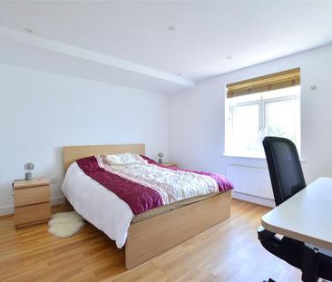 3 bedroom apartment to rent - Photo 6