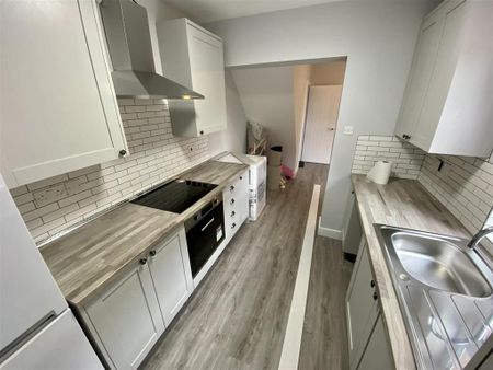 3 bedroom terraced house to rent - Photo 4