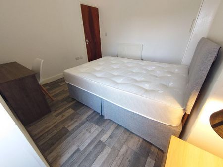 5 bedroom terraced house to rent - Photo 4