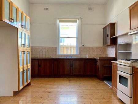 Come Live In The Heart Of Coburg - Spacious Family Living in a Prime Location - Photo 2