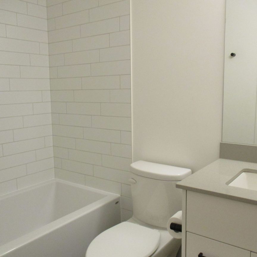 2bed 2bath Condo; Cawston – Available December 1st - Photo 1