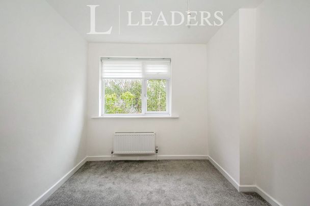 4 bedroom bungalow to rent Hamble Road, Oakdale, BH15 - Photo 1