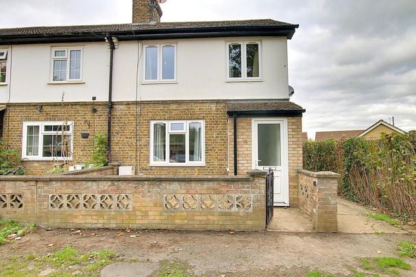 3 bedroom end of terrace house to rent - Photo 1