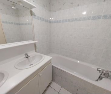 Centre ville, dans quartier résidentiel, appartement de type 3 de 75,82 m2 Hab. situé au rez de... - Photo 4