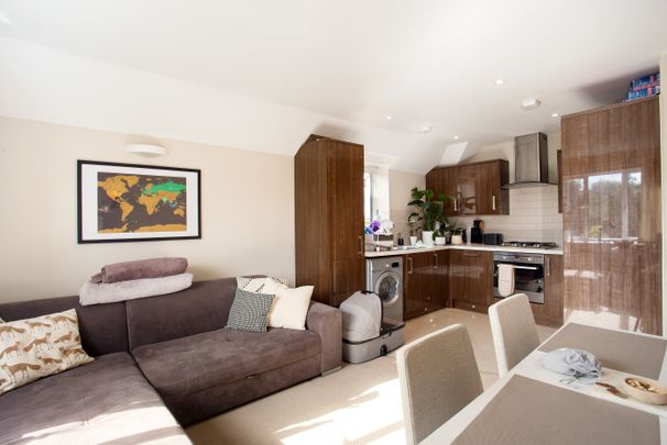 Maple Road, Surbiton, KT6 flat to rent - Photo 1