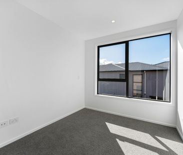 Brand New Townhouse Living in the Heart of Pakuranga - Photo 4