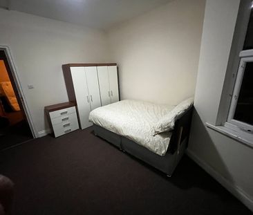 Room in a Shared House, London, IG3 - Photo 2