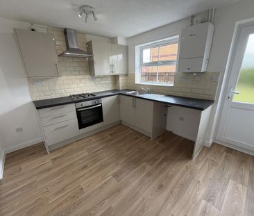 3 bedroom semi-detached house to rent - Photo 4