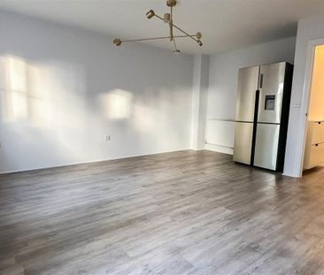 4 bedroom semi-detached house to rent - Photo 2