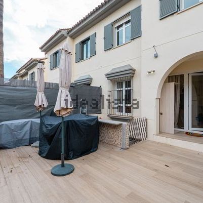 Alquiler de chalet adosado en Calle Ana de Austria - Photo 1