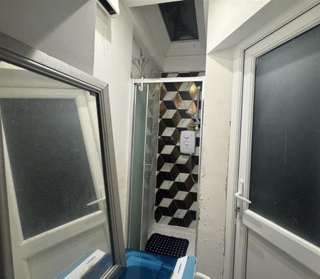 House to rent - Photo 2