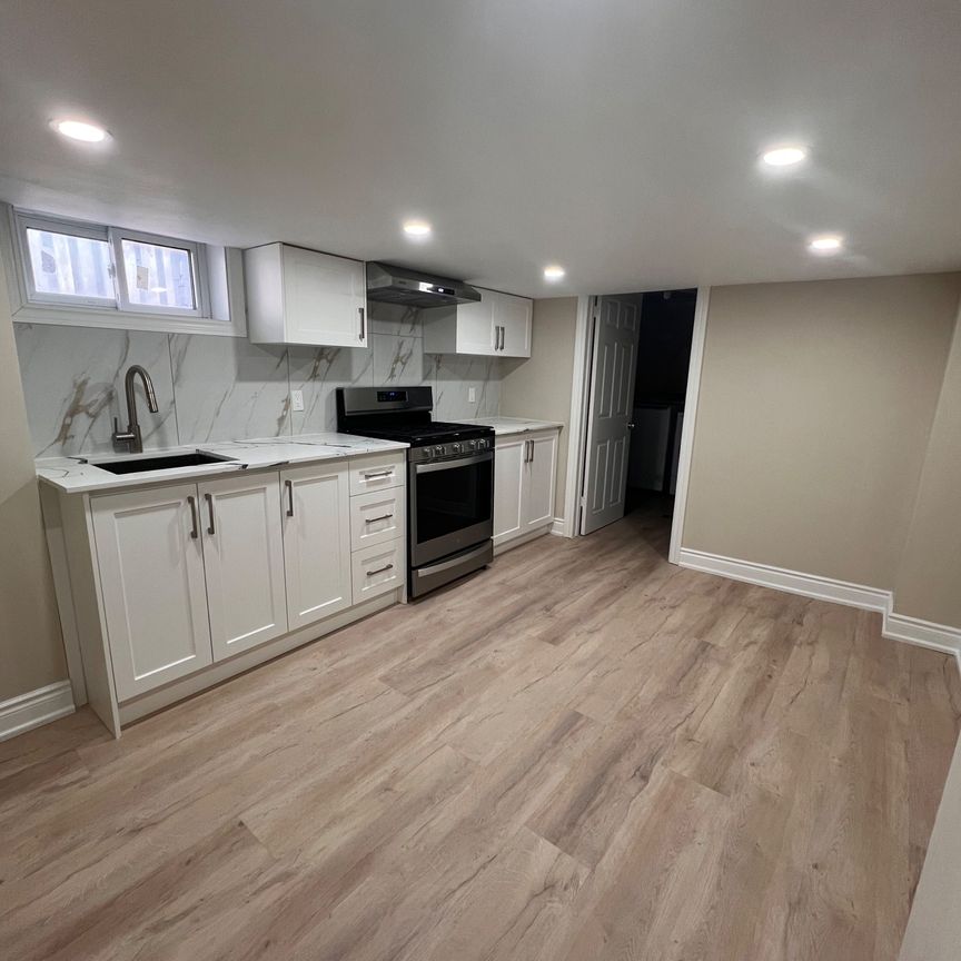 For Lease - Low 127 Cascade Circle, Richmond Hill, Ontario - Photo 1