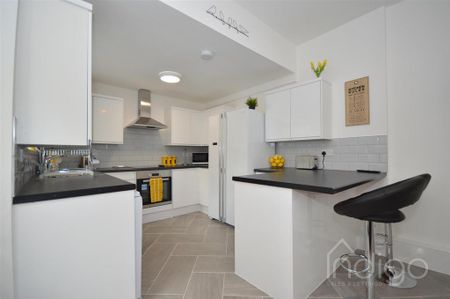 1 bedroom in a house share to rent - Photo 5