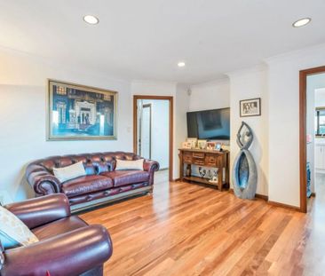 Top Level Residence in Aroona - Photo 6