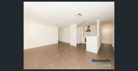 Modern Comfort and Convenience in the Heart of Queens Park - Photo 3