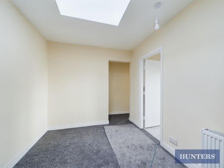 2 bedroom Flat To Let - Photo 4