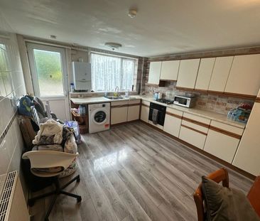 4 Bed Semi-Detached House, Priestley Road, B11 - Photo 3