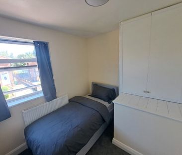 Room in a Shared House, Halliday Road, M40 - Photo 3