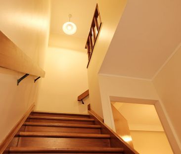 Charming 3BR Townhouse in Normandale! - Photo 2