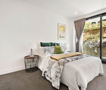 Spacious Three-Bedroom Apartment with Study and Two Balconies - Photo 5