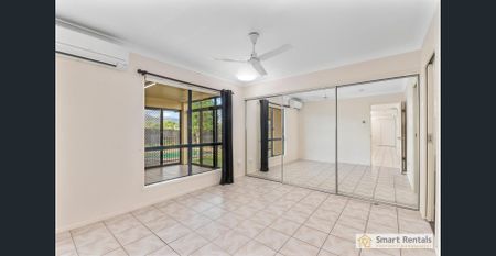 Spacious Family Home with a Pool! - Photo 2