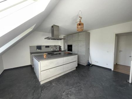 Exklusive 3-ZKB Dachgeschoss-Altbauwohnung in Wiesbaden - Photo 3