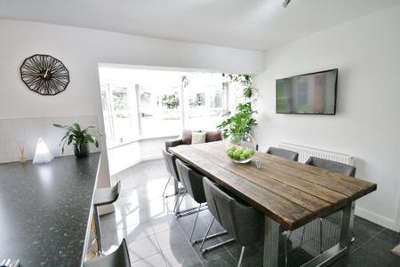 5 bedroom detached house to rent - Photo 3