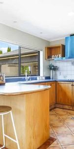 4 Bedrooms in Huntington - Photo 4