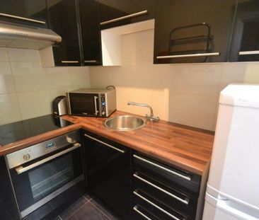 1 bedroom Flat To Let - Photo 2